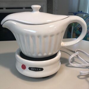Bella White electric gravy boat